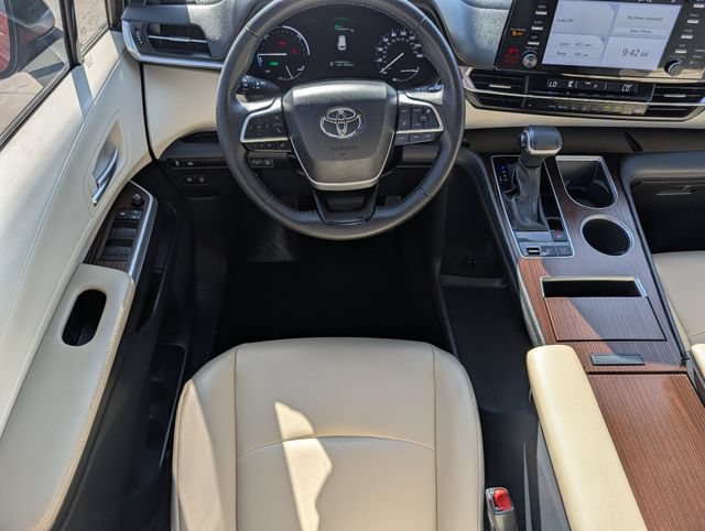 Certified 2023 Toyota Sienna XLE FWD image 12