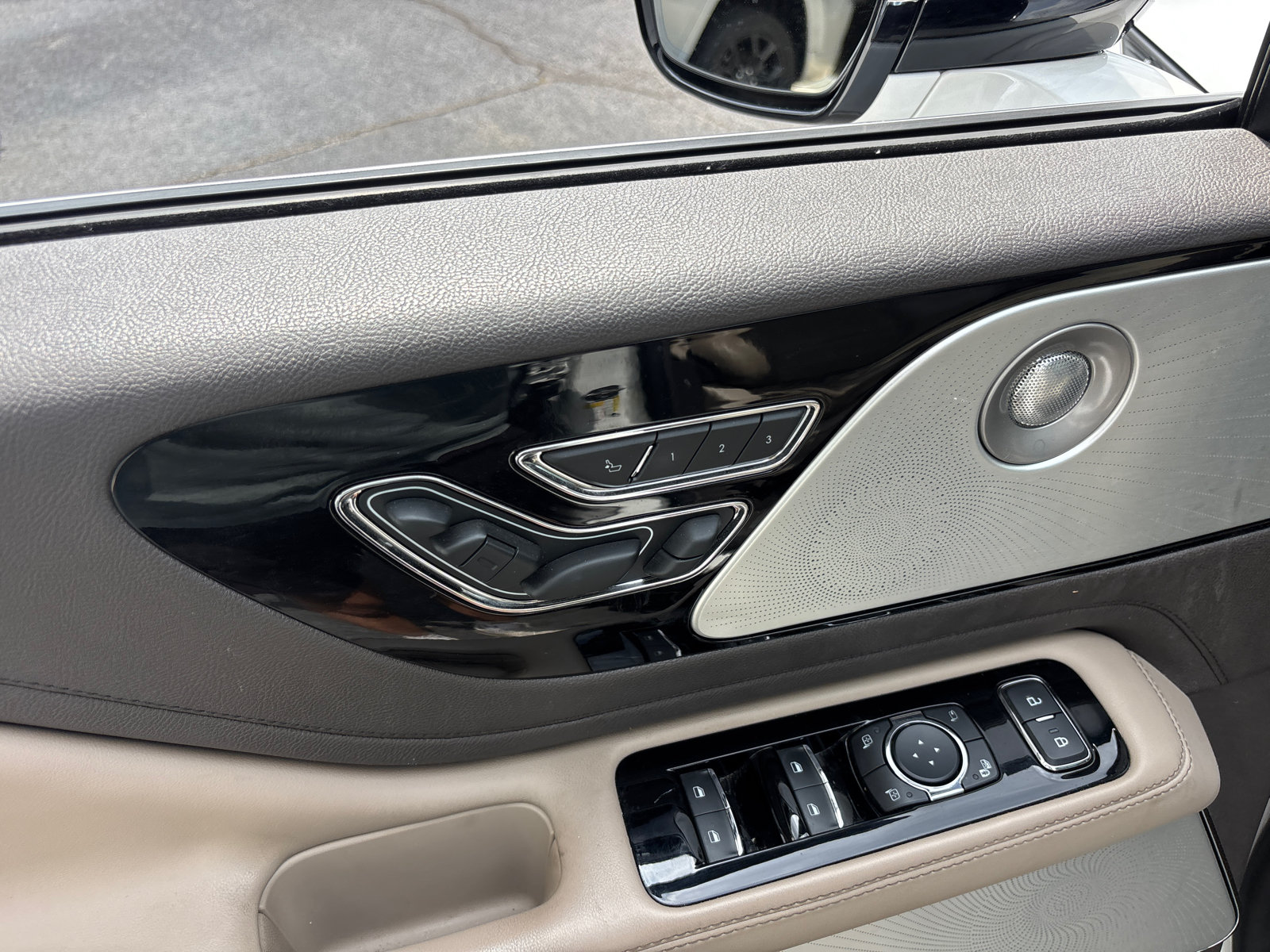 Used 2020 Lincoln Aviator Reserve w/ Equipment Group 202A AWD/4WD image 12