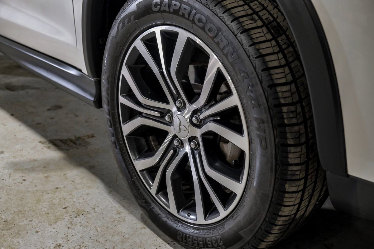 Used 2018 Mitsubishi Outlander Sport SE FWD image 46