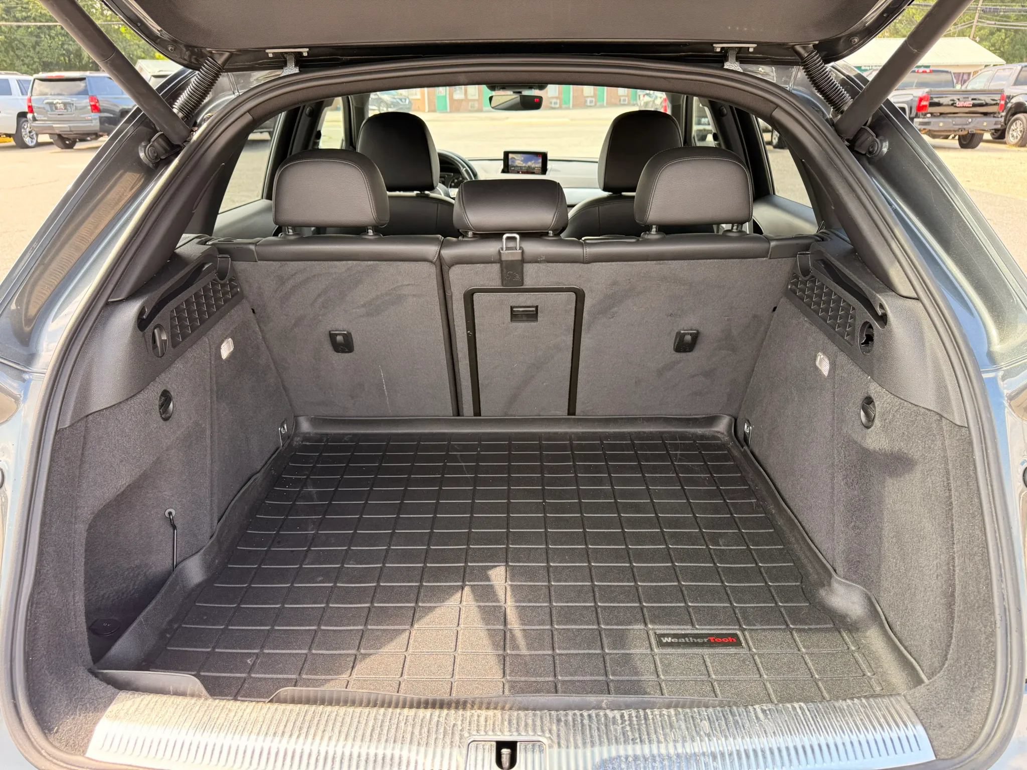 Used 2018 Audi Q3 2.0T Premium Plus w/ Premium Plus Package FWD image 37