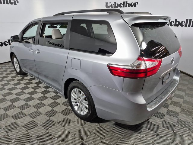 Used 2017 Toyota Sienna XLE image 4