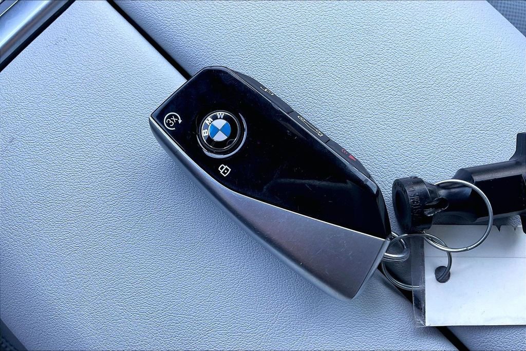Used 2023 BMW X7 xDrive40i w/ Parking Assistance Package image 13