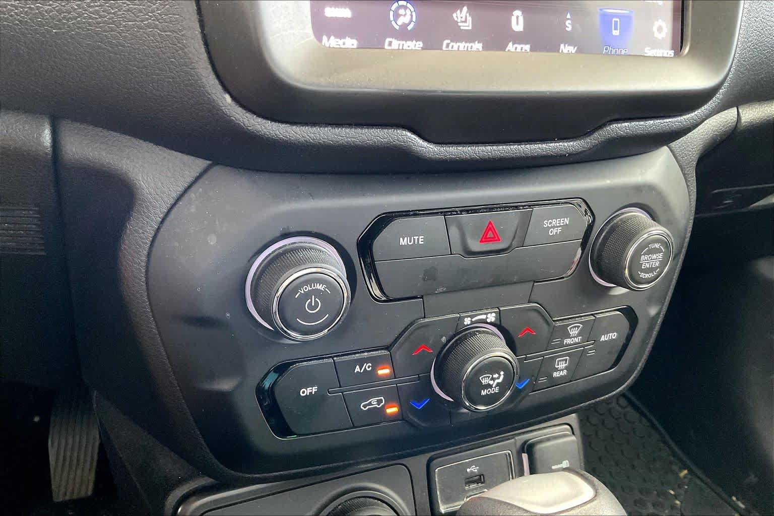 Used 2020 Jeep Renegade Altitude w/ UConnect 8.4 Nav Group AWD/4WD image 33