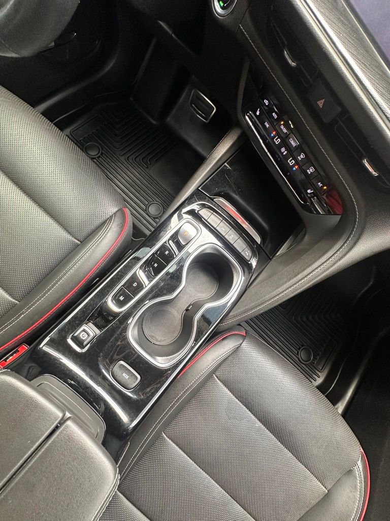 Used 2022 Buick Envision Essence w/ Technology Package I FWD image 24