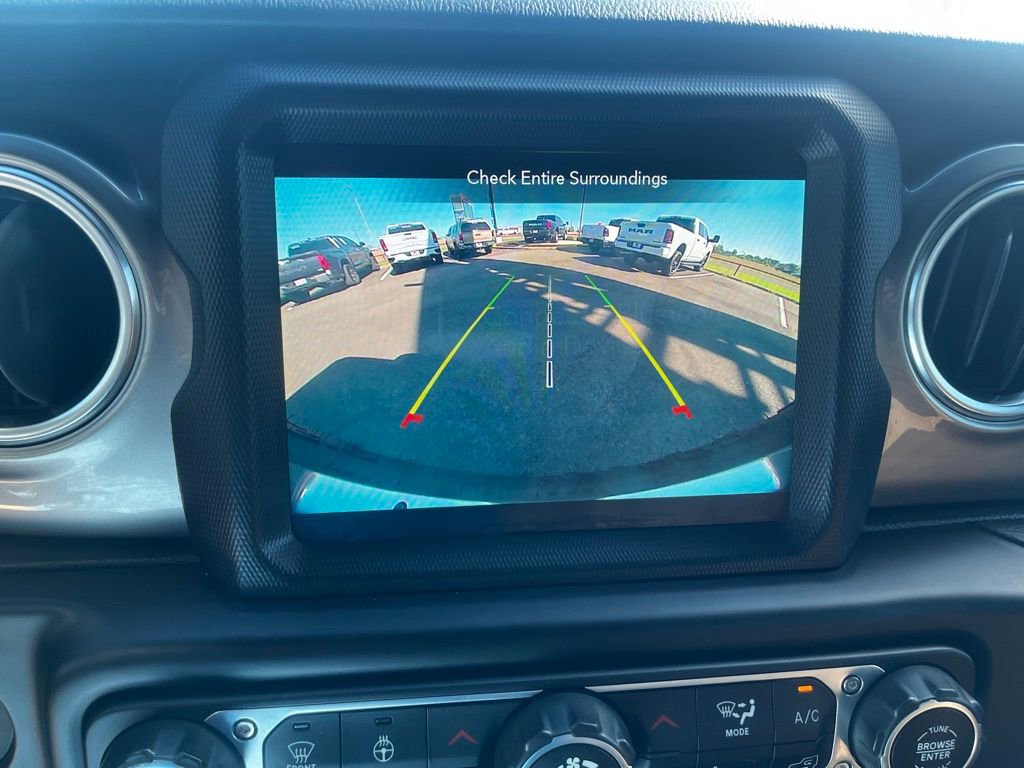 Used 2020 Jeep Wrangler Unlimited Sahara image 31