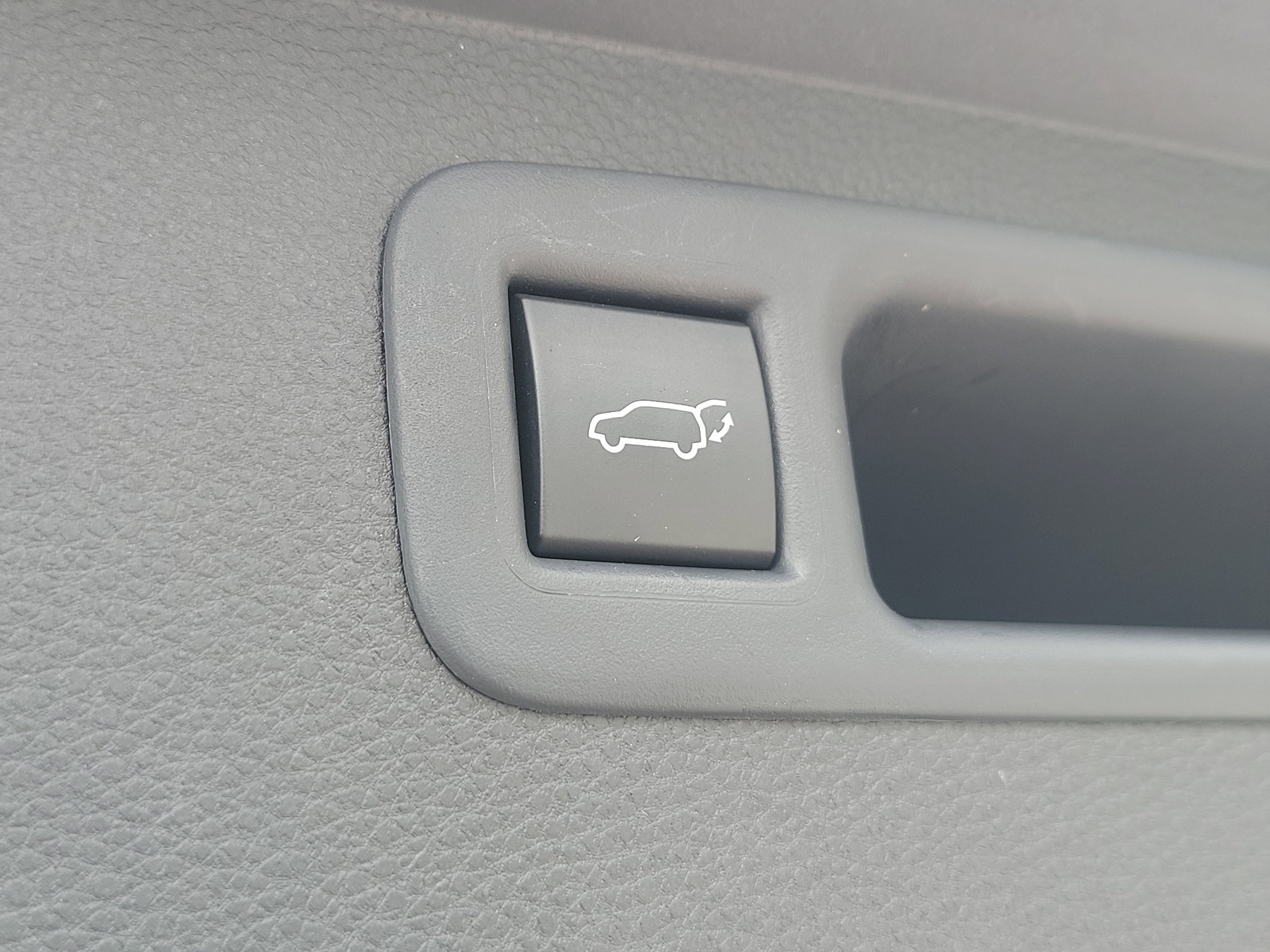 Used 2023 Toyota Highlander XLE FWD image 8