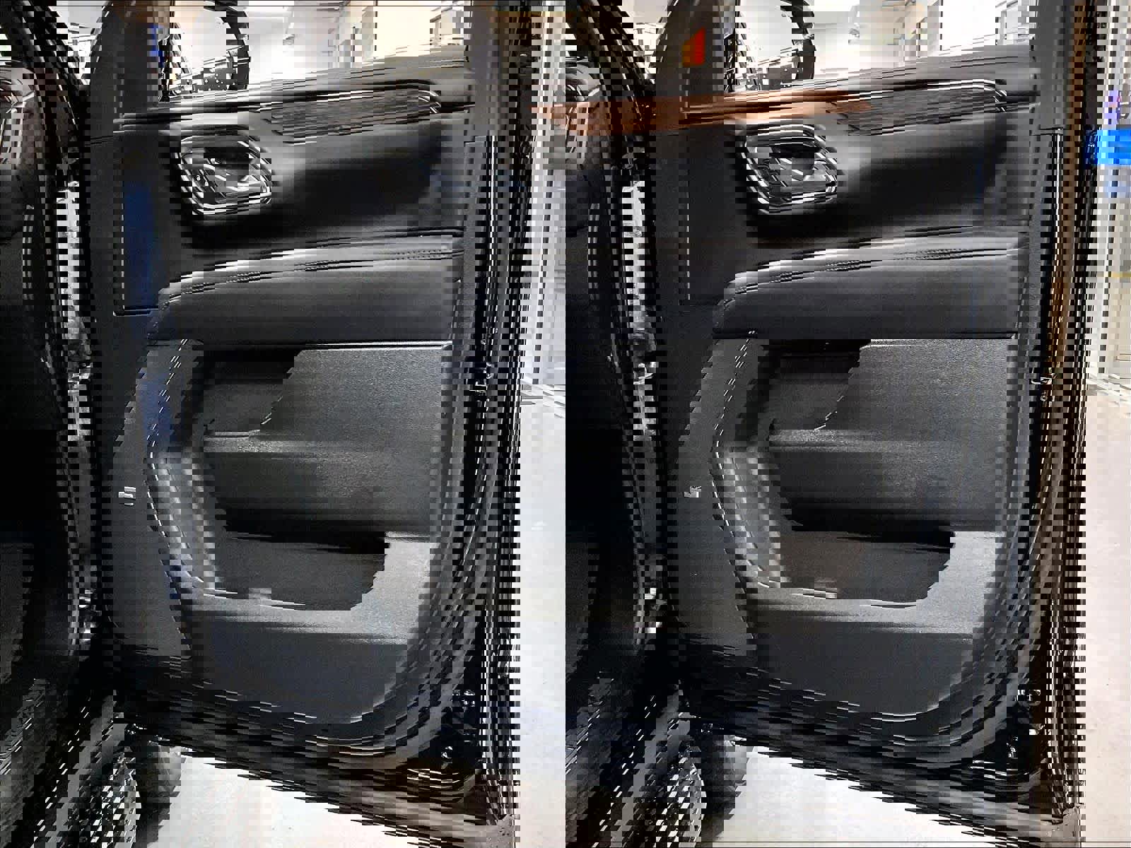 Certified 2023 Chevrolet Suburban High Country image 12