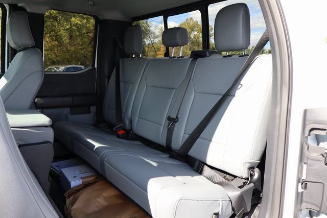 New 2026 Ford F550 4x4 Supercab Super Duty image 9
