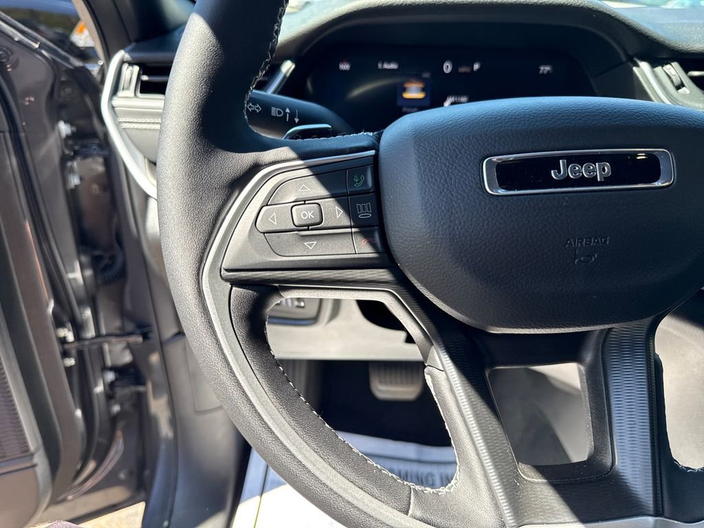 Certified 2025 Jeep Grand Cherokee L Laredo w/ Luxury Tech Group I AWD/4WD image 12