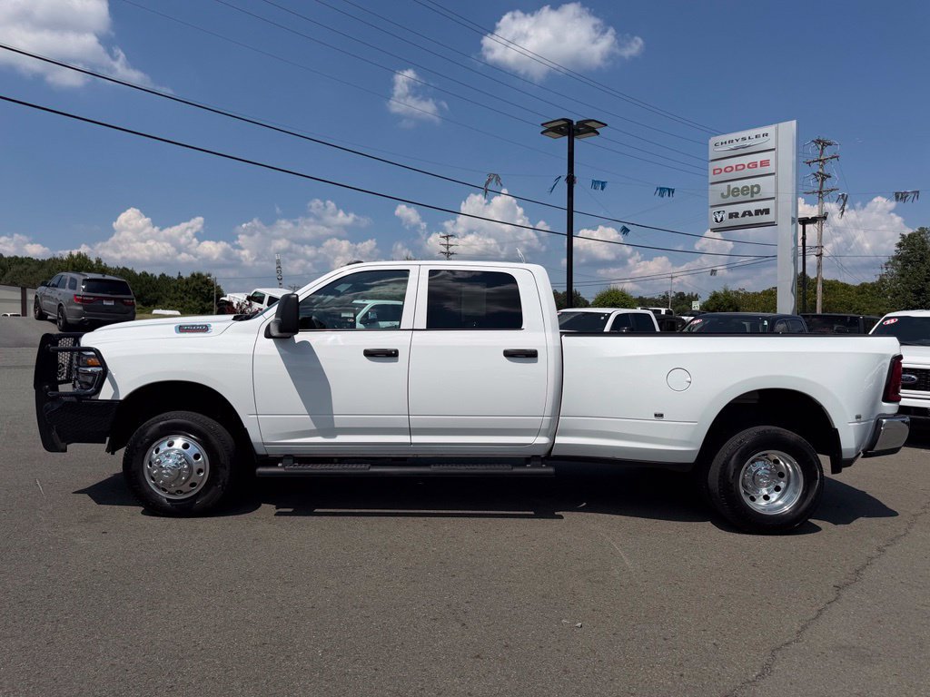 Used 2025 RAM 3500 Tradesman w/ Chrome Appearance Group AWD/4WD image 7