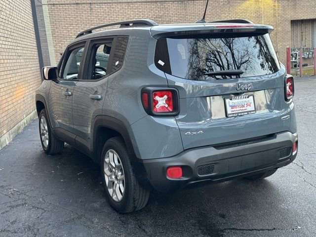 Used 2017 Jeep Renegade Latitude w/ Cold Weather Group image 12