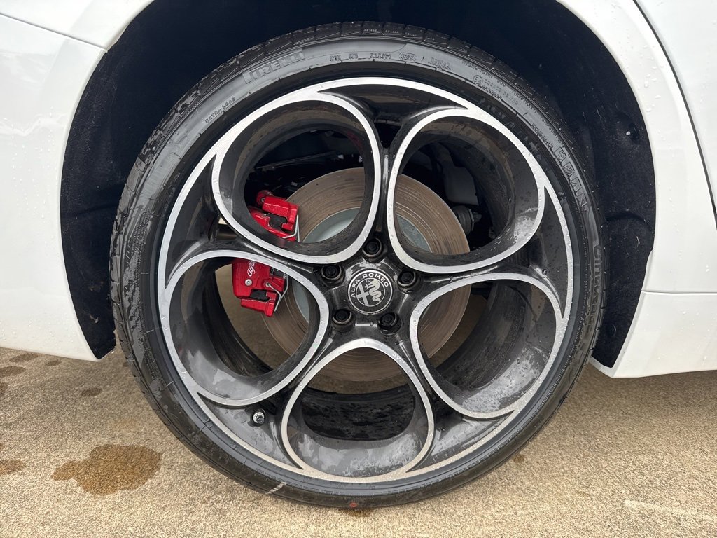 New 2025 Alfa Romeo Giulia AWD w/ Veloce Package AWD image 23