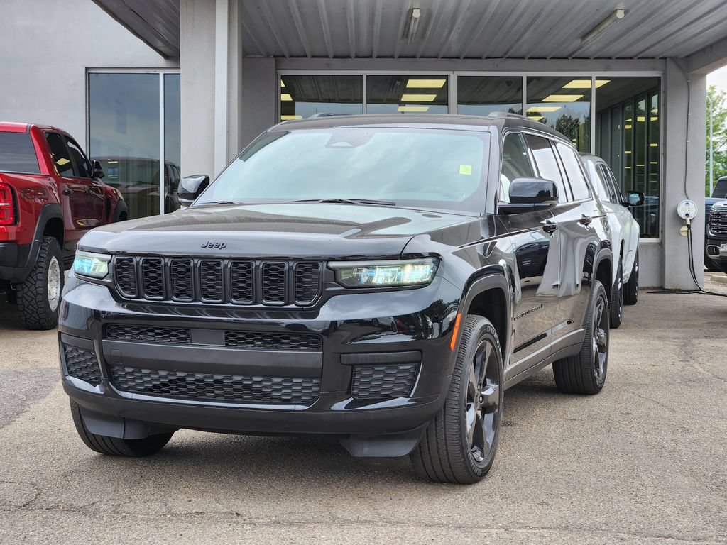 Used 2024 Jeep Grand Cherokee L Altitude AWD/4WD image 3