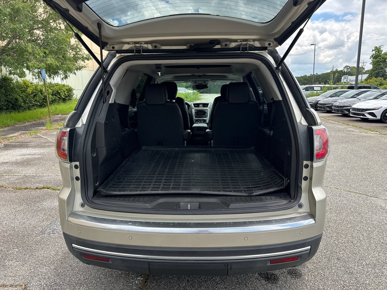 Used 2016 GMC Acadia SLT w/ Open Road Package FWD image 18
