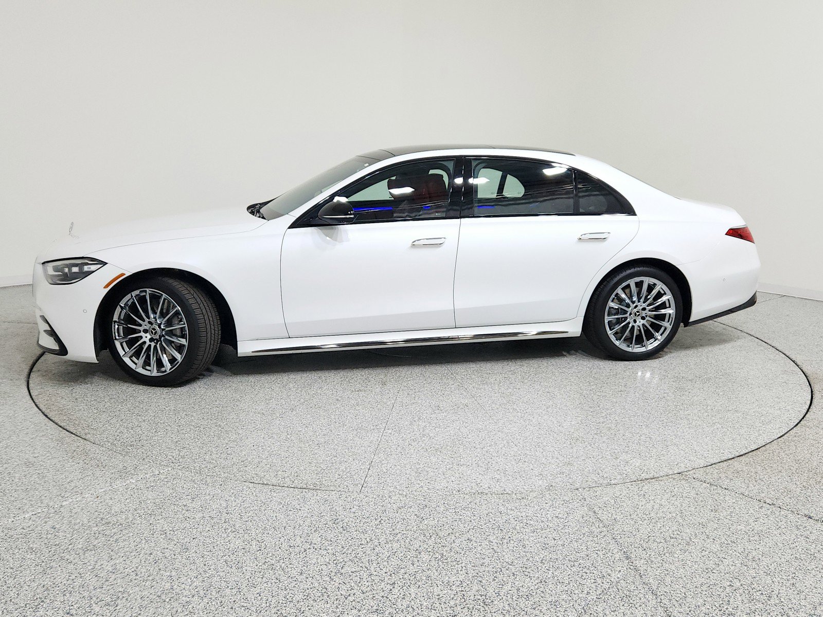 Certified 2025 Mercedes-Benz S 580 4MATIC Sedan image 2