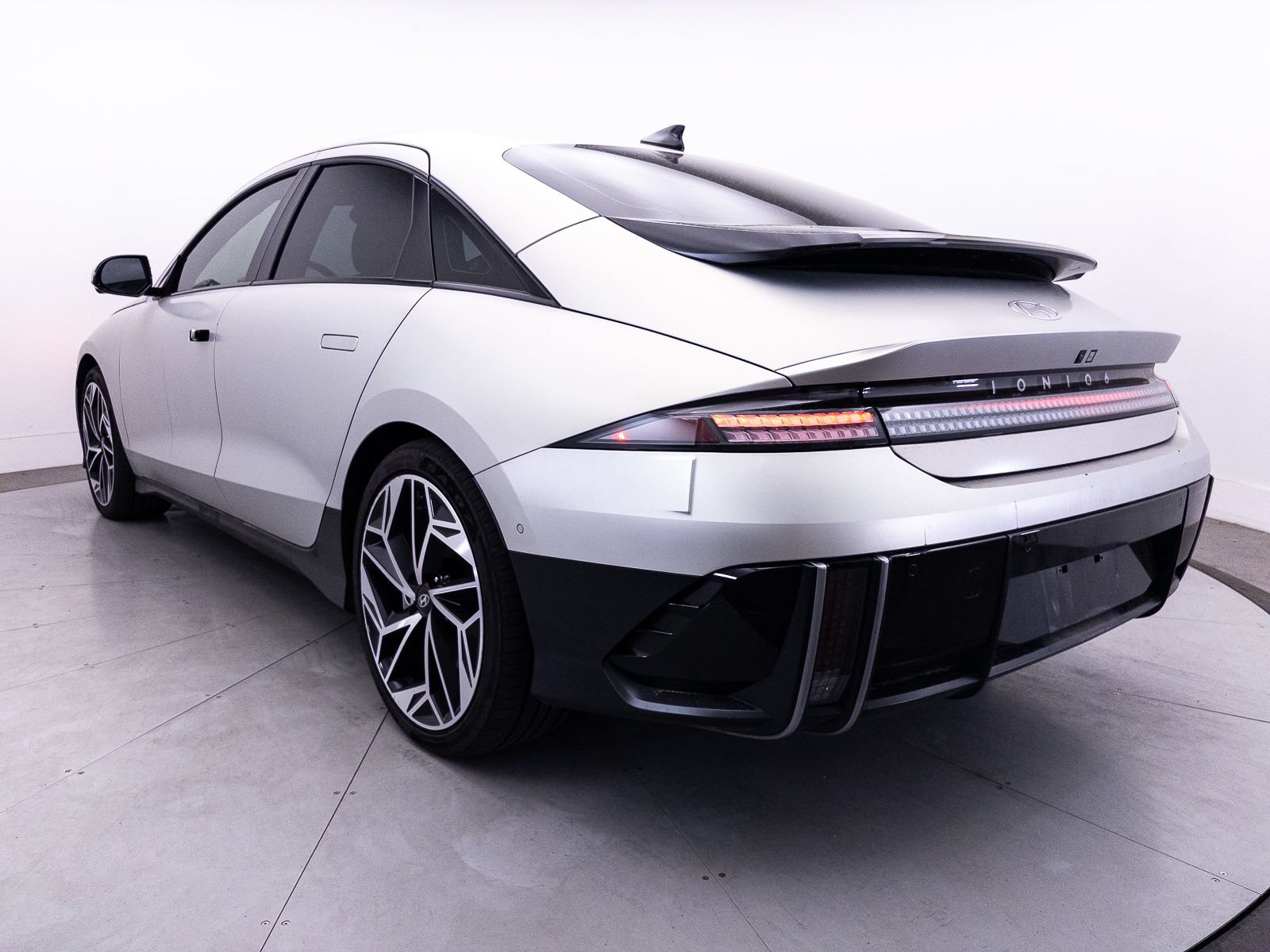 Used 2023 Hyundai Ioniq 6 Limited RWD image 16