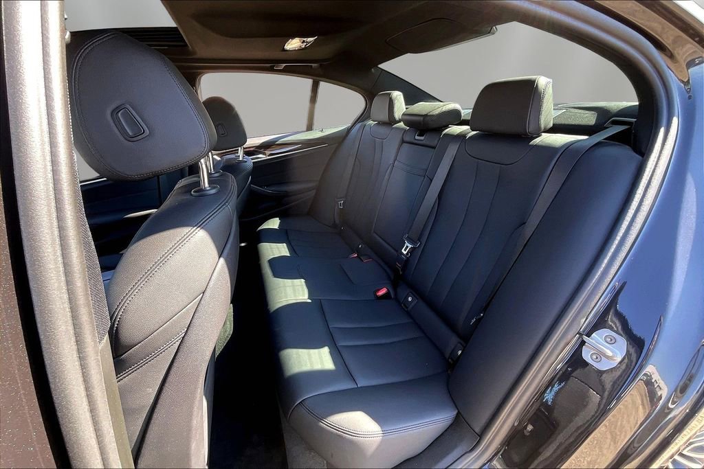 Used 2019 BMW 530e xDrive w/ Convenience Package image 21