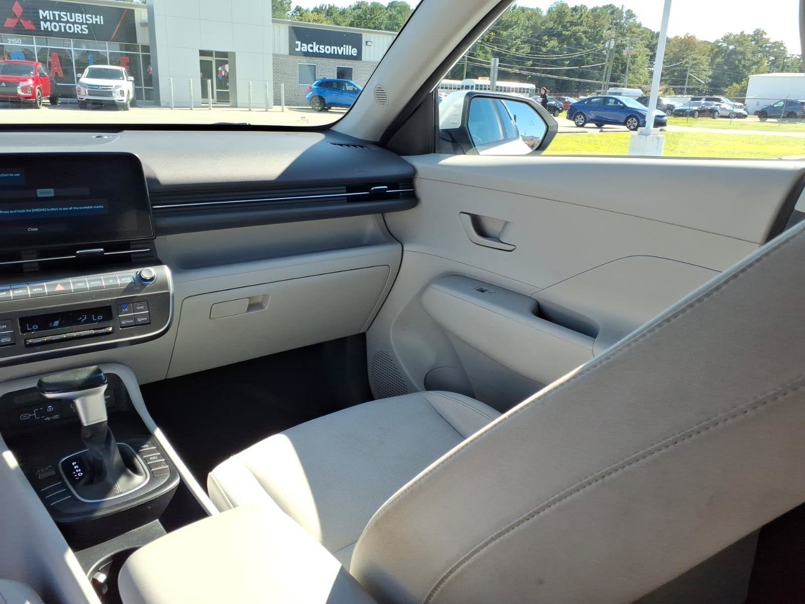 Used 2025 Hyundai Kona SEL FWD image 14