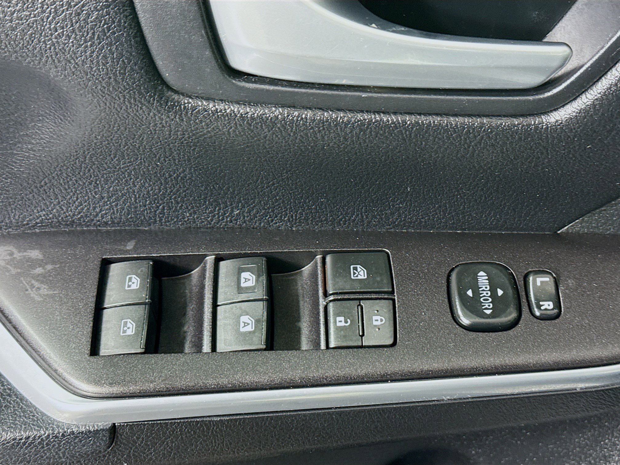 Used 2017 Toyota Camry LE image 23