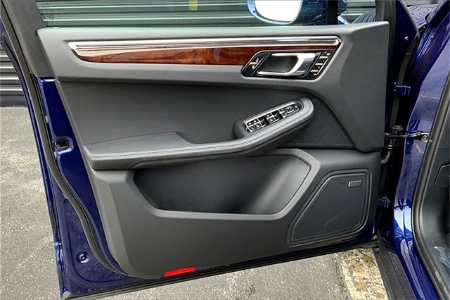New 2025 Porsche Macan image 27