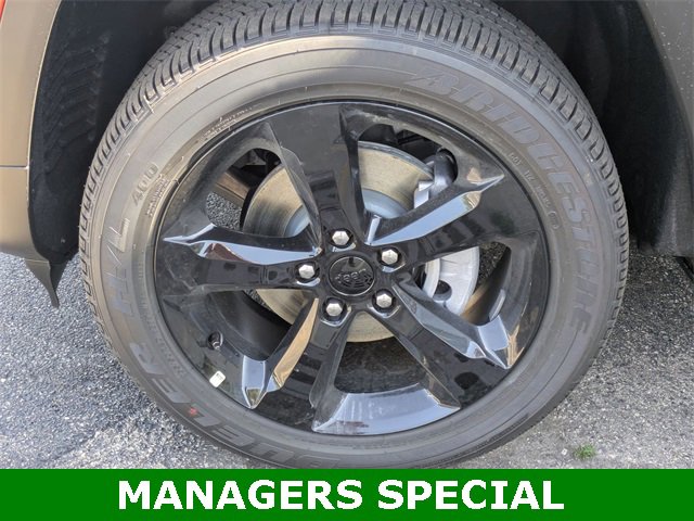 New 2025 Jeep Grand Cherokee Altitude image 31