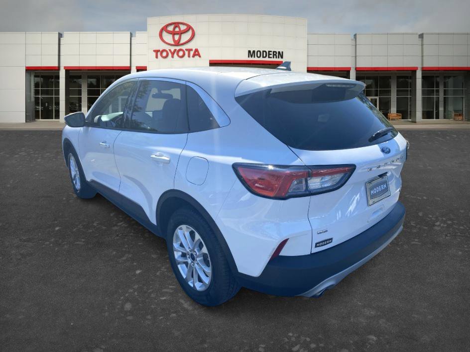 Used 2020 Ford Escape SE image 6