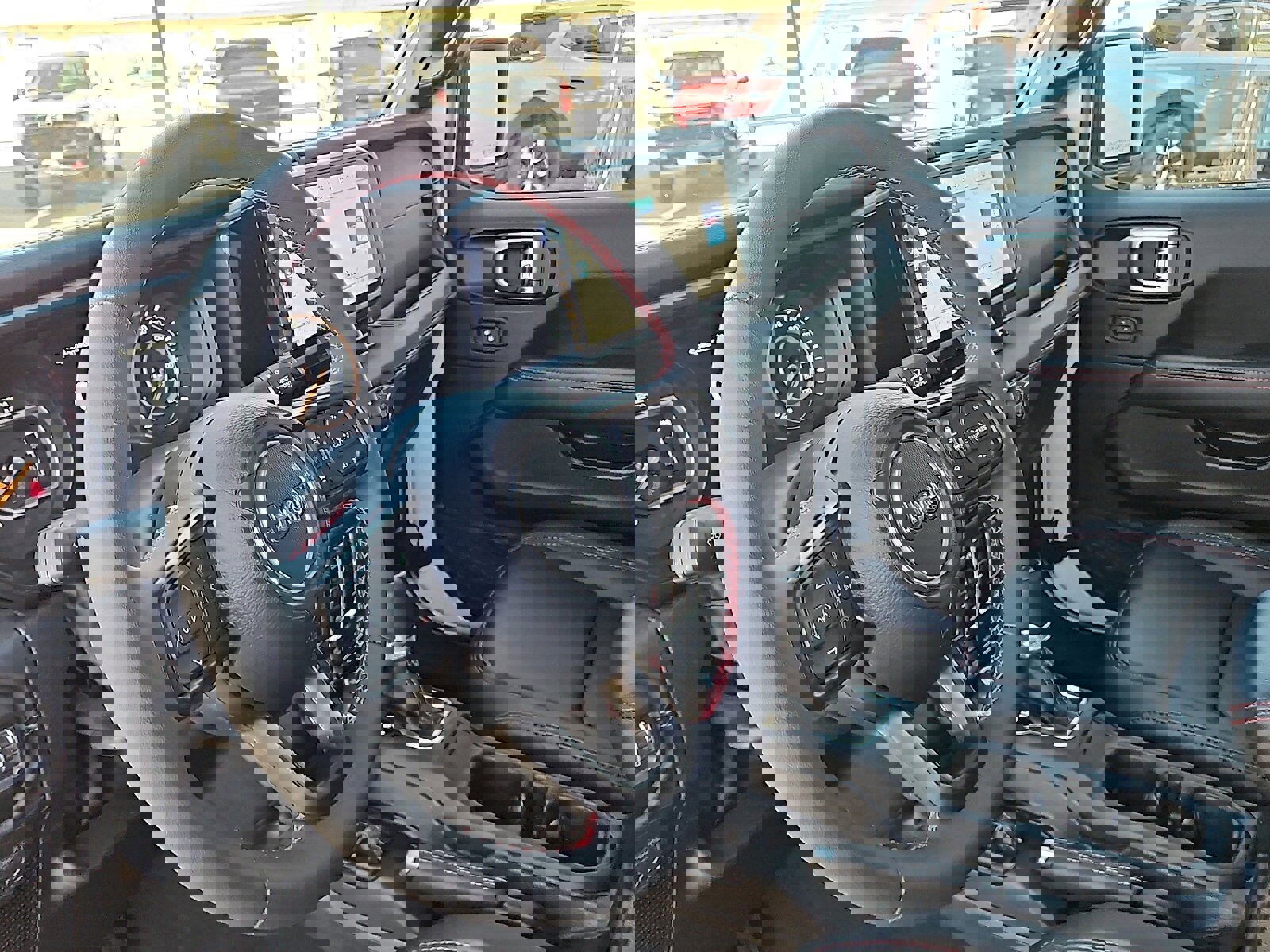 Used 2024 Jeep Gladiator Rubicon w/ Technology Group image 8