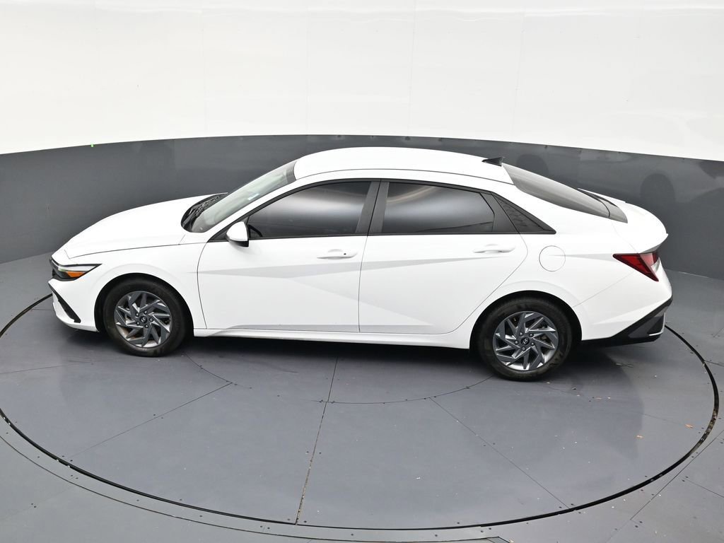 Used 2024 Hyundai Elantra SEL FWD image 14