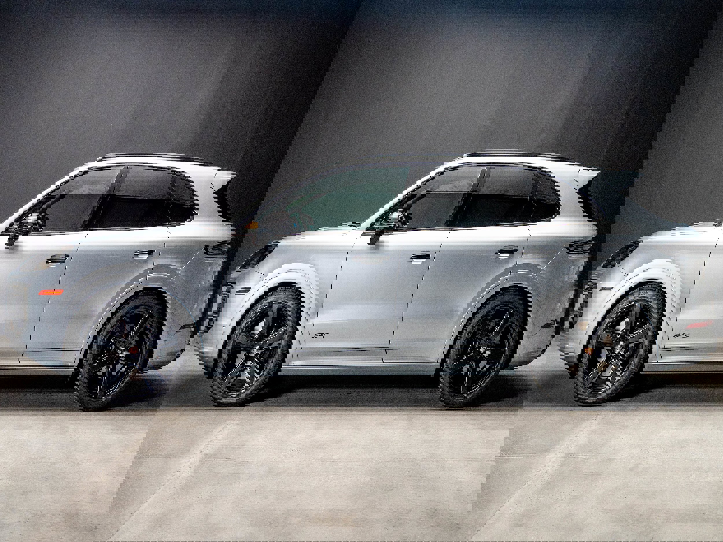 Certified 2025 Porsche Cayenne GTS image 2