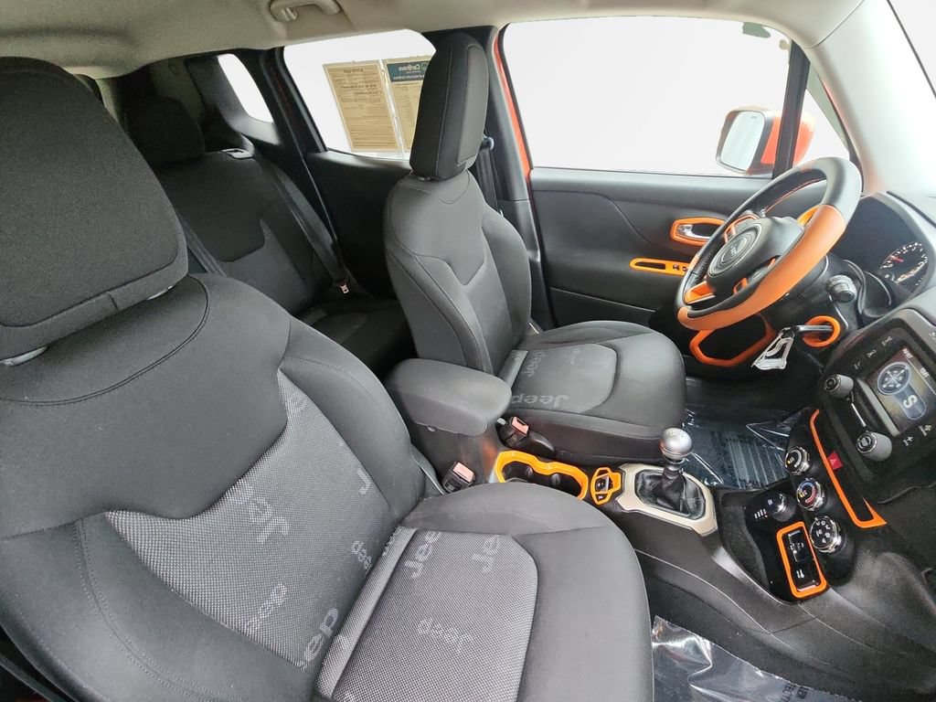 Used 2016 Jeep Renegade Latitude AWD/4WD image 26