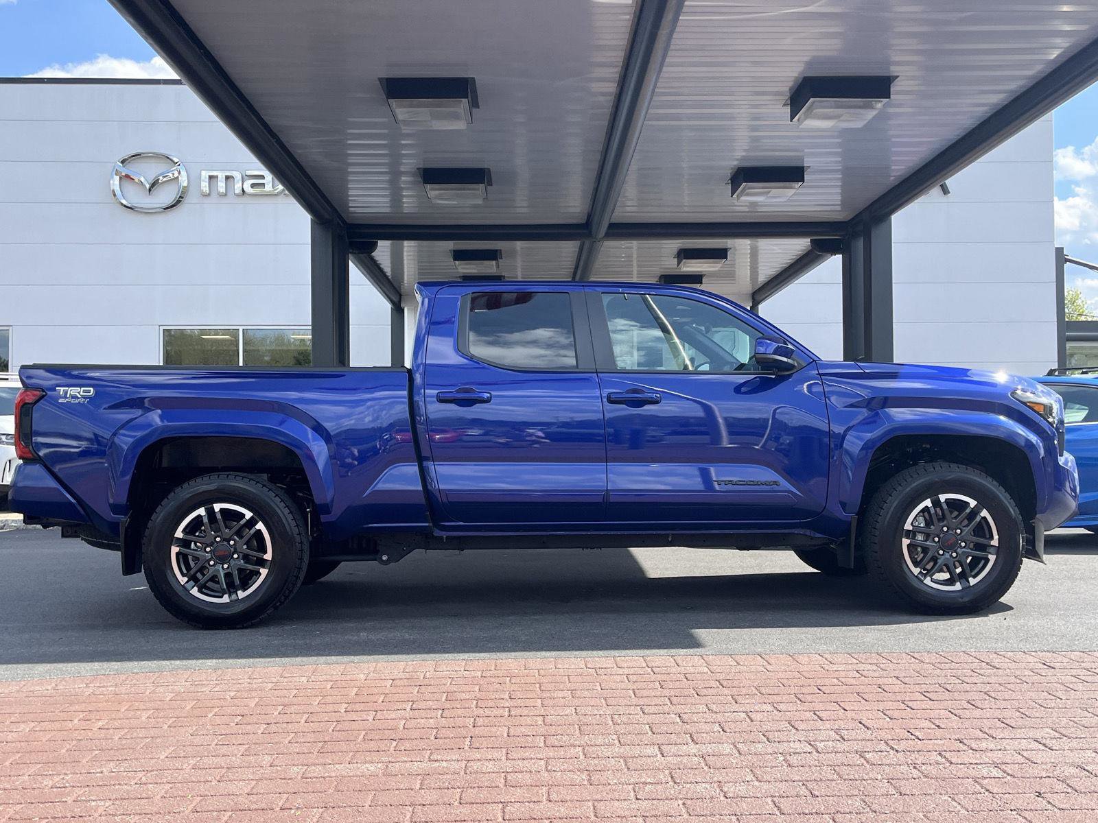 Used 2024 Toyota Tacoma TRD Sport AWD/4WD image 4