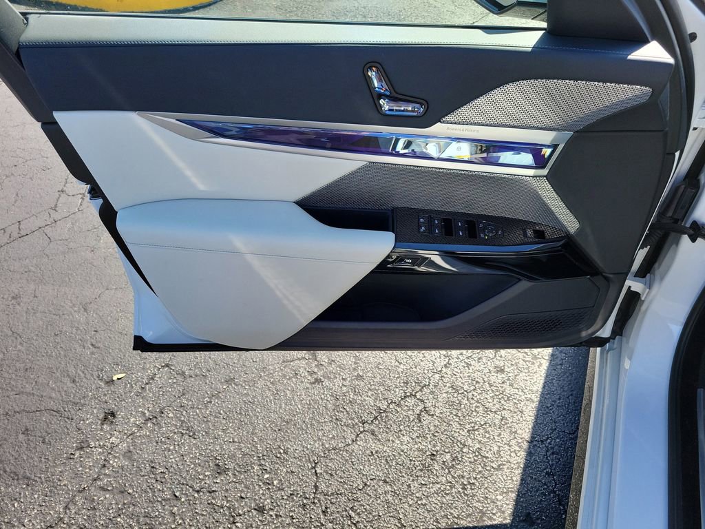 Used 2024 BMW 760i xDrive w/ Executive Package image 22