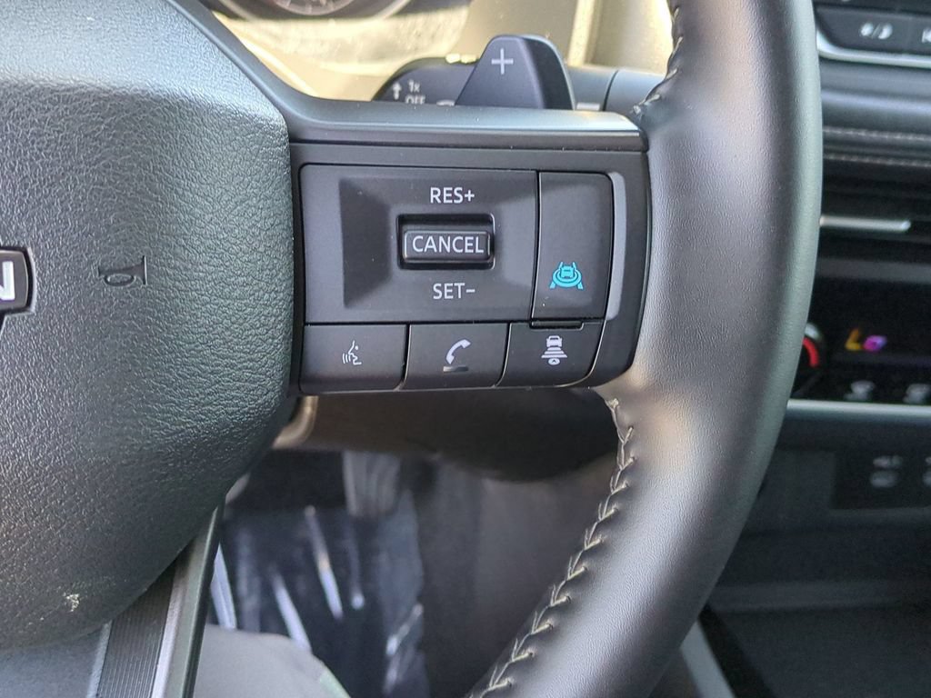 Used 2025 Nissan Rogue SV FWD image 13