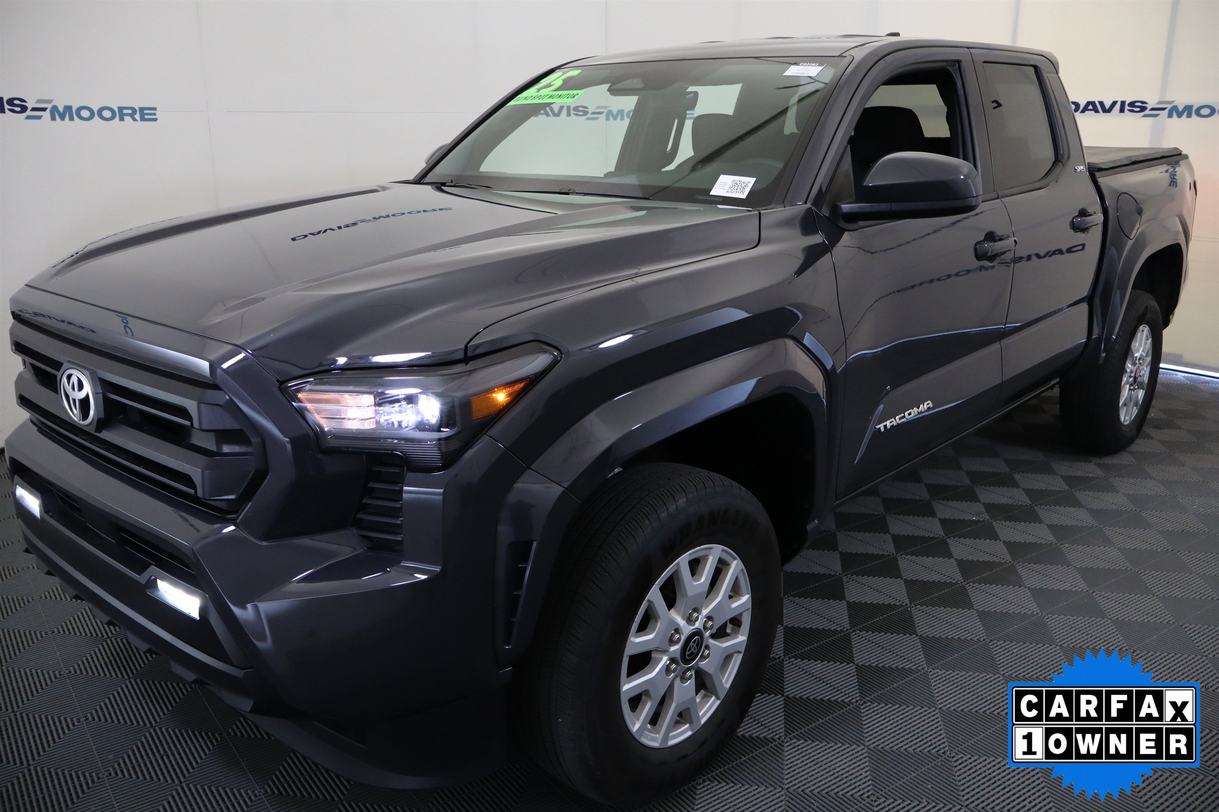 Used 2025 Toyota Tacoma SR5 AWD/4WD image 12