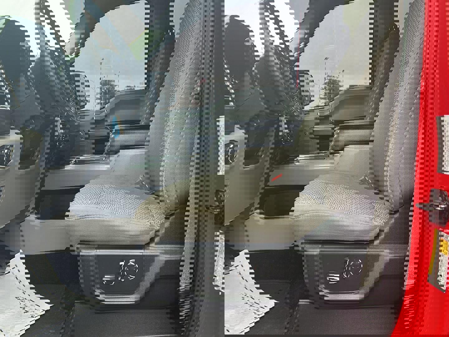 Used 2018 Ford F150 XLT w/ Equipment Group 302A Luxury image 9