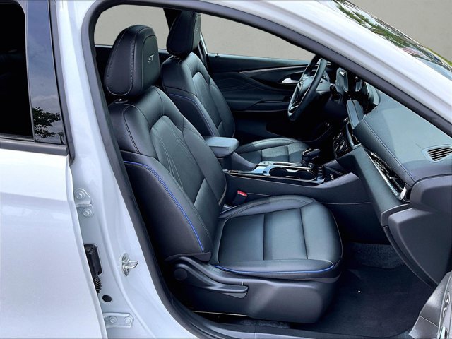 Used 2025 Buick Envista Sport Touring w/ Convenience I Package FWD image 9