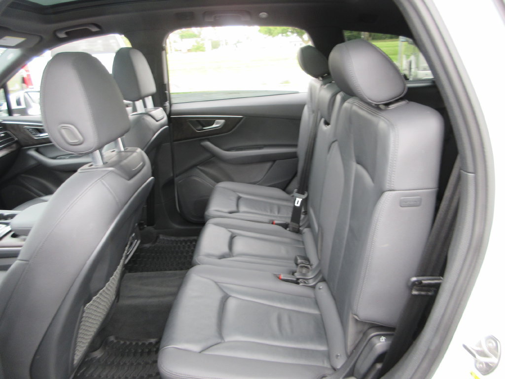 Used 2023 Audi Q7 3.0T Premium w/ Convenience Package AWD/4WD image 22