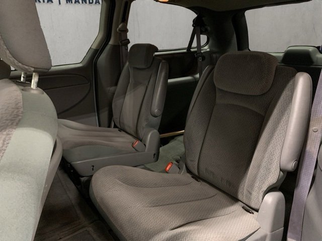Used 2005 Chrysler Town & Country Touring image 18