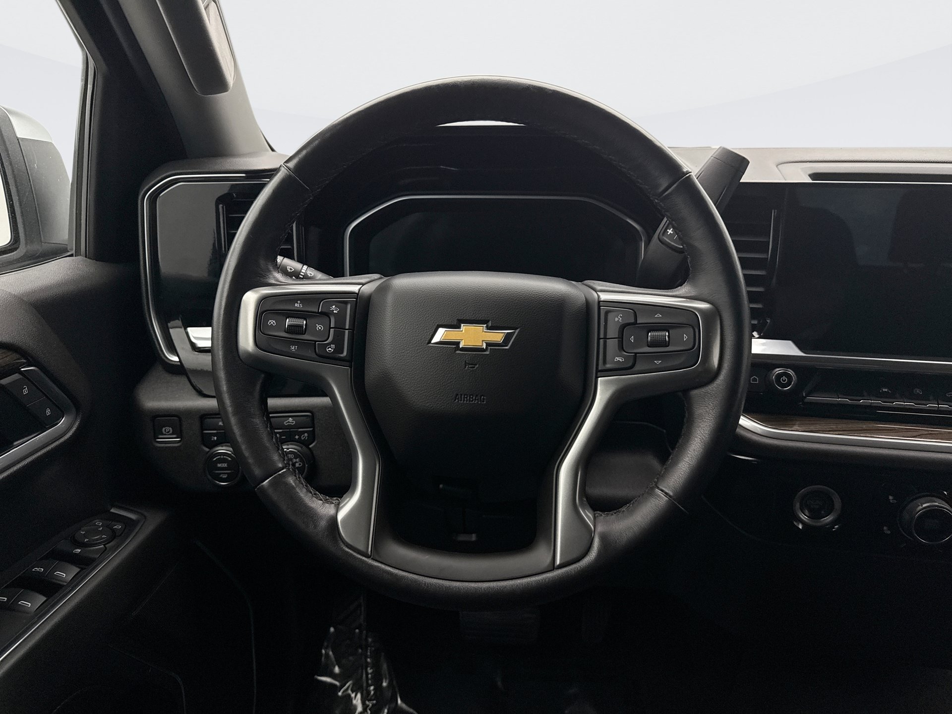 Used 2022 Chevrolet Silverado 1500 LT AWD/4WD image 12