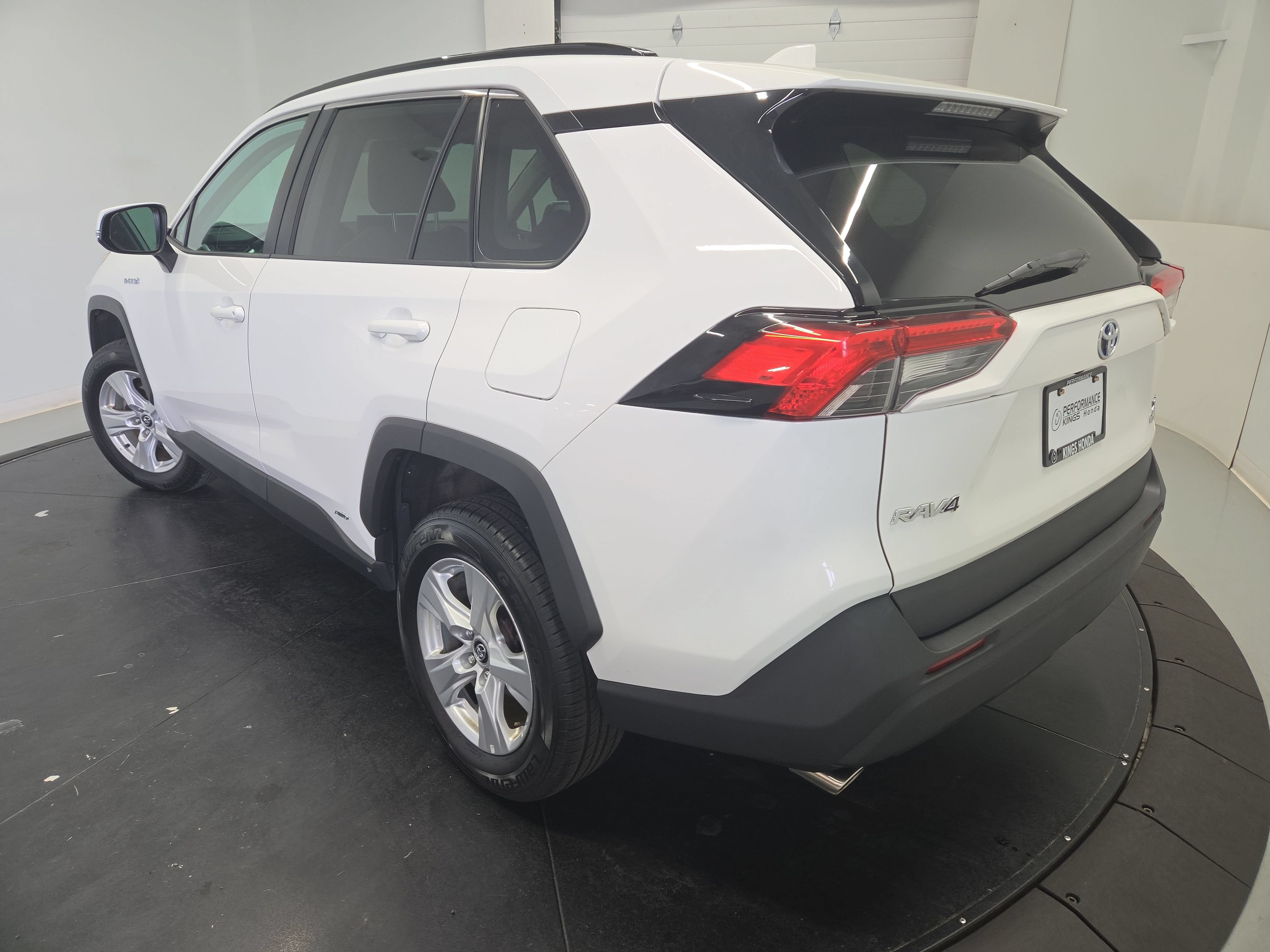 Used 2021 Toyota RAV4 XLE AWD/4WD image 6