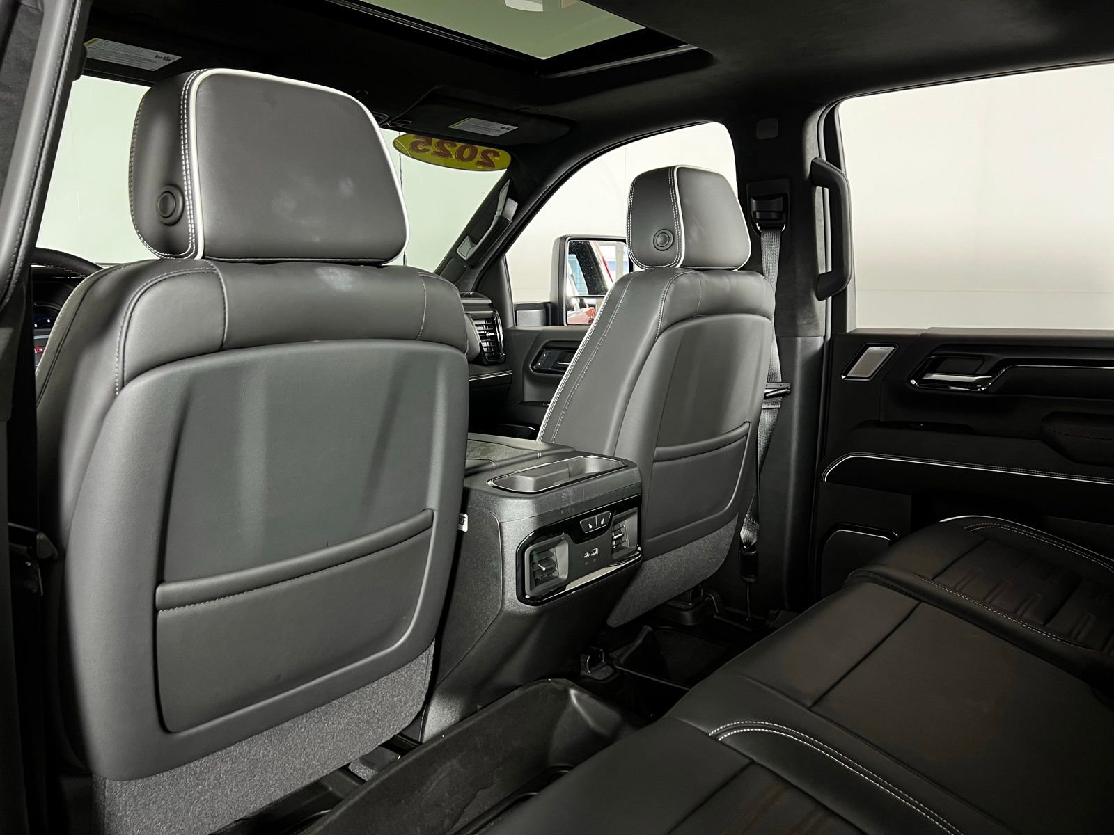 Used 2025 GMC Sierra 2500 AT4X AWD/4WD image 22