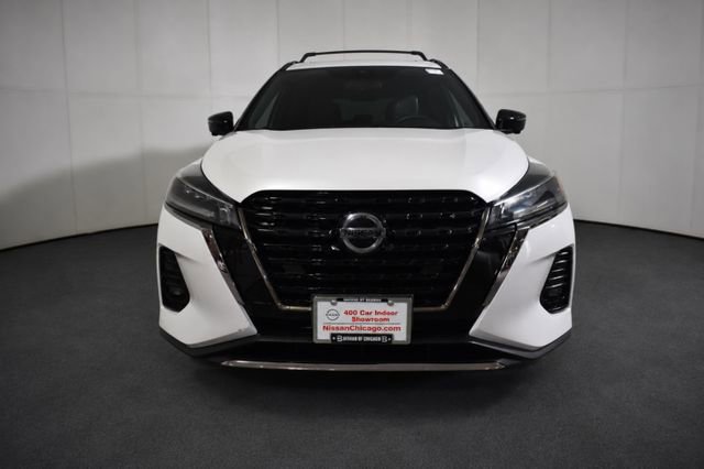 Used 2021 Nissan Kicks SR w/ SR Premium Package FWD image 2