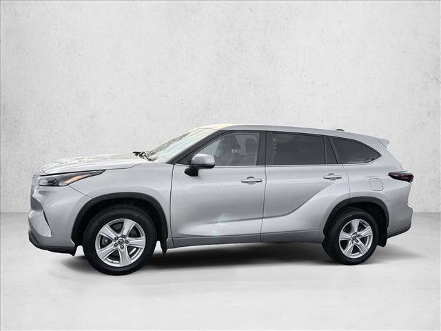 Used 2024 Toyota Highlander LE image 4