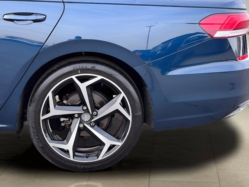 Used 2022 Volkswagen Passat 2.0T R-Line image 39