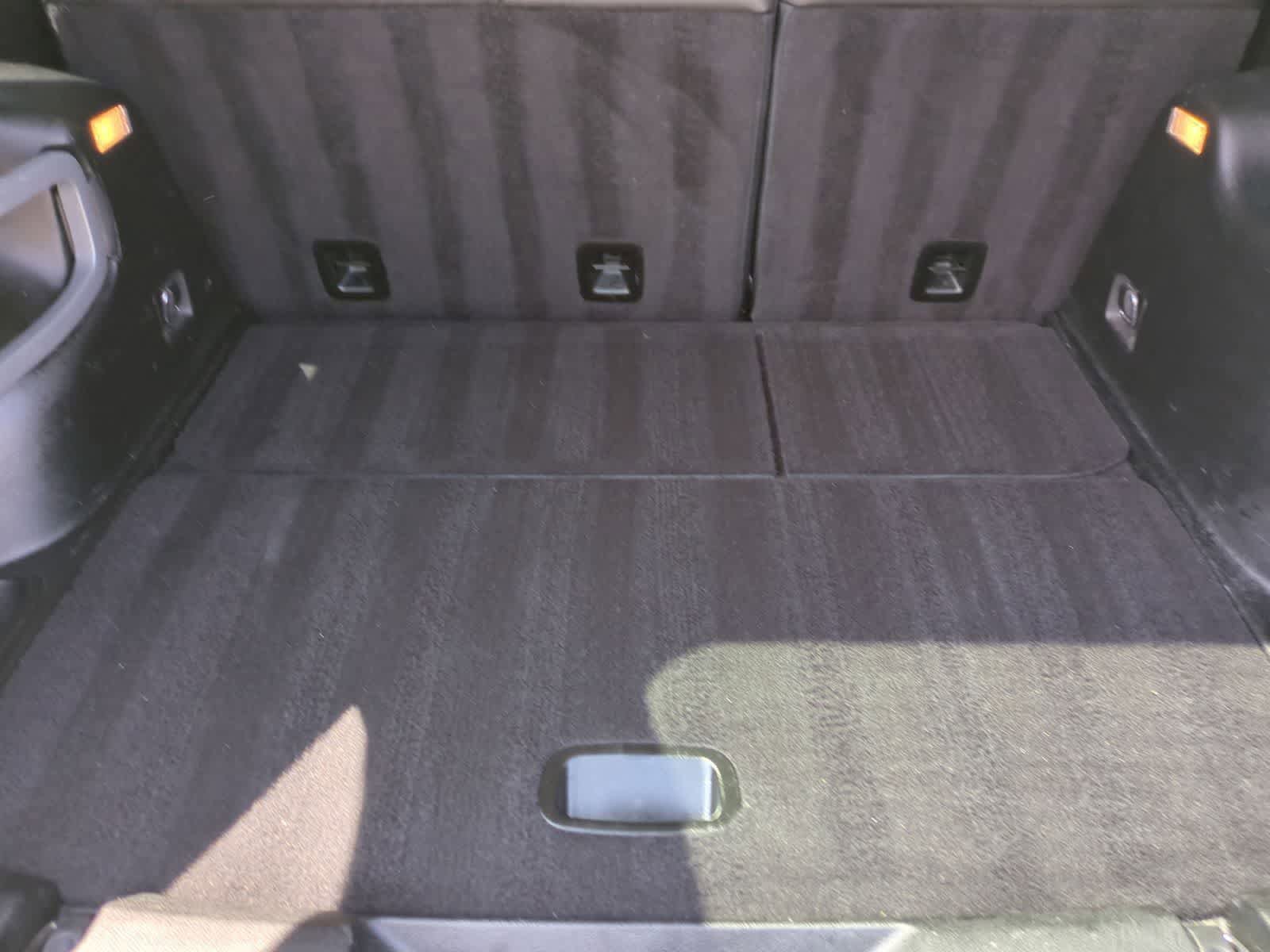 Used 2018 Jeep Cherokee Latitude Plus w/ Cold Weather Group FWD image 33