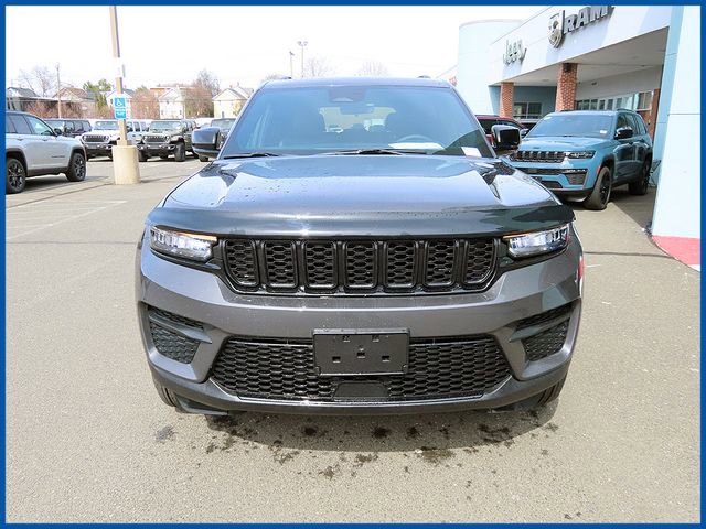 Certified 2025 Jeep Grand Cherokee Altitude image 2