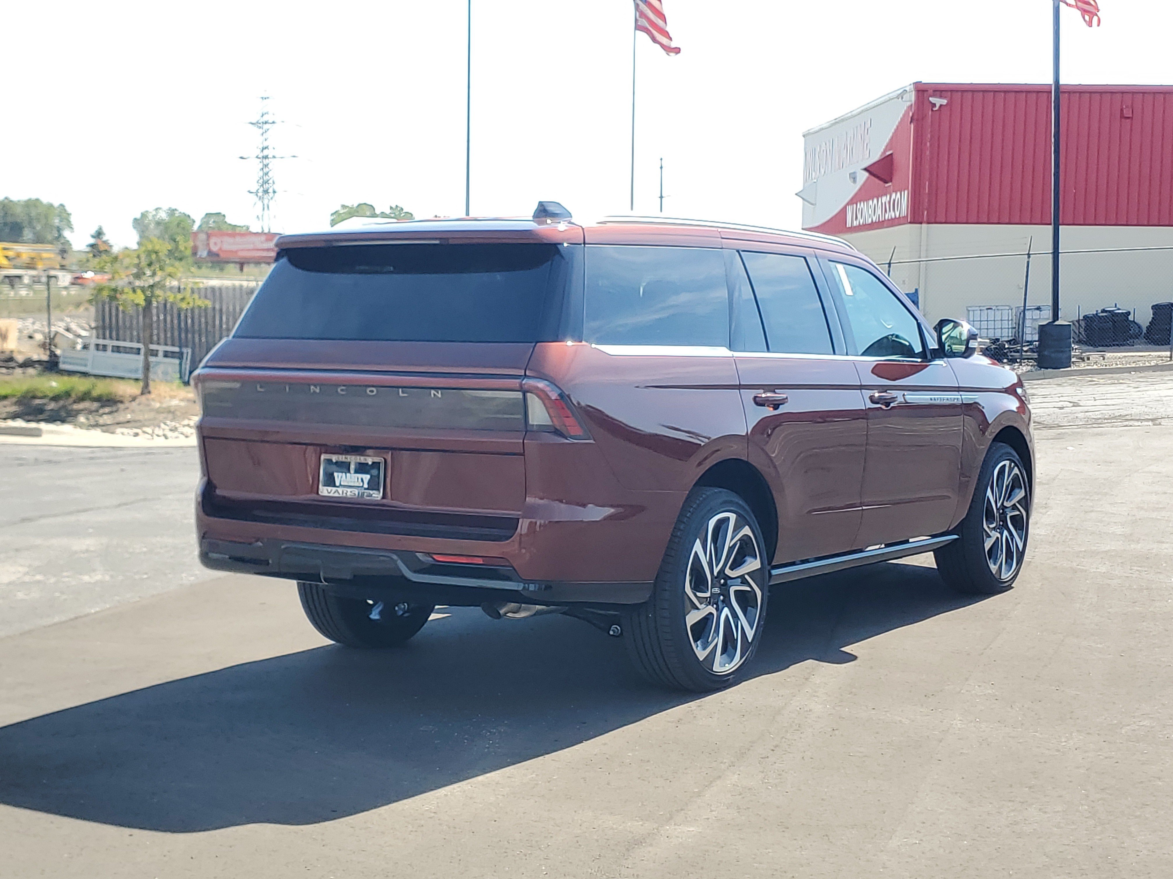 New 2027 Lincoln Navigator Reserve AWD/4WD image 4