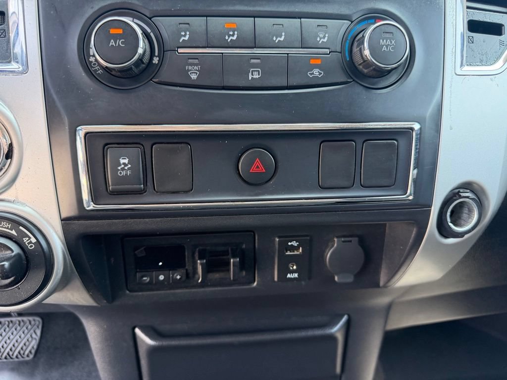 Used 2017 Nissan Titan SV AWD/4WD image 34
