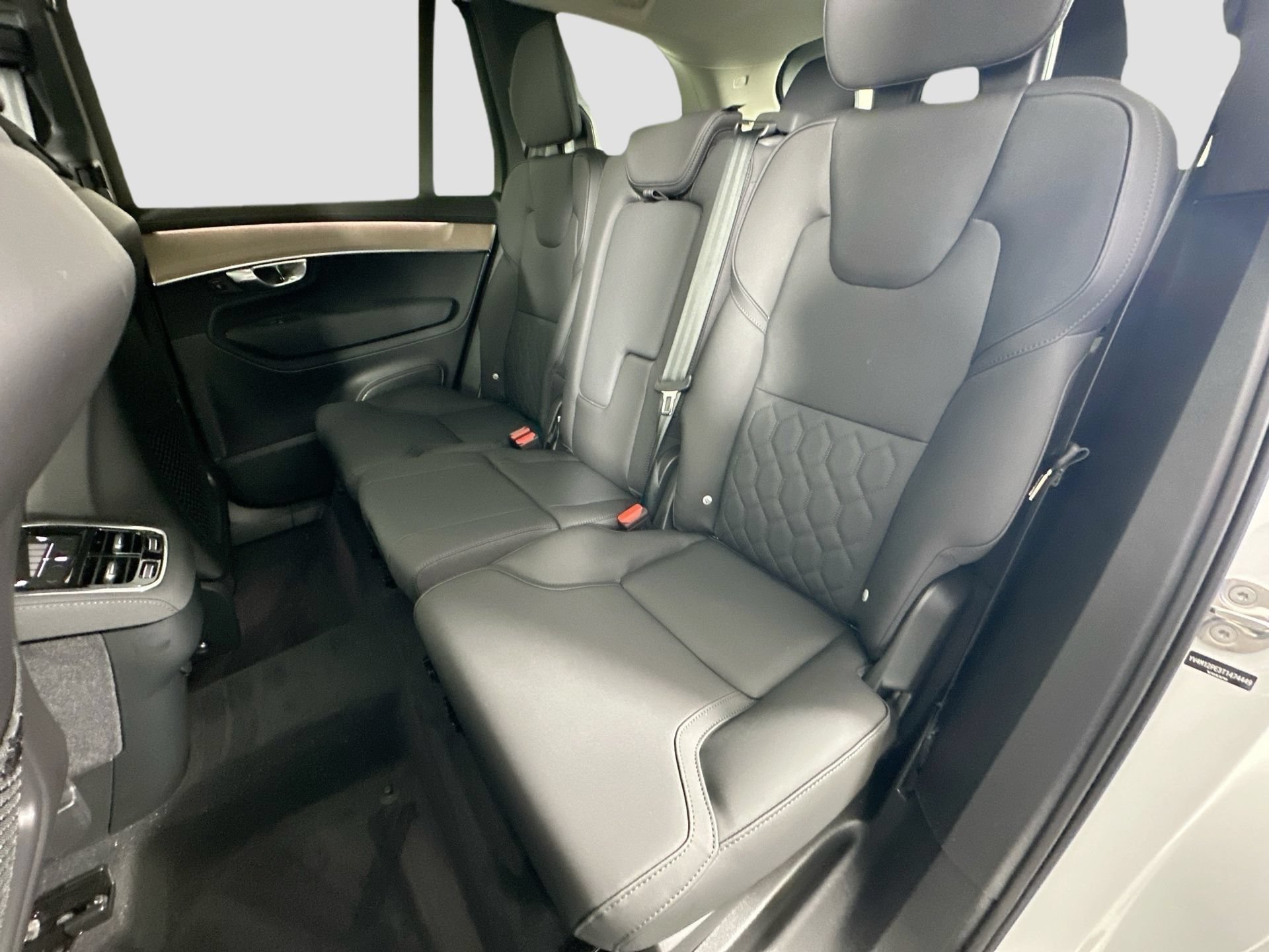 New 2026 Volvo XC90 B5 Plus w/ Protection Package Premier AWD/4WD image 25