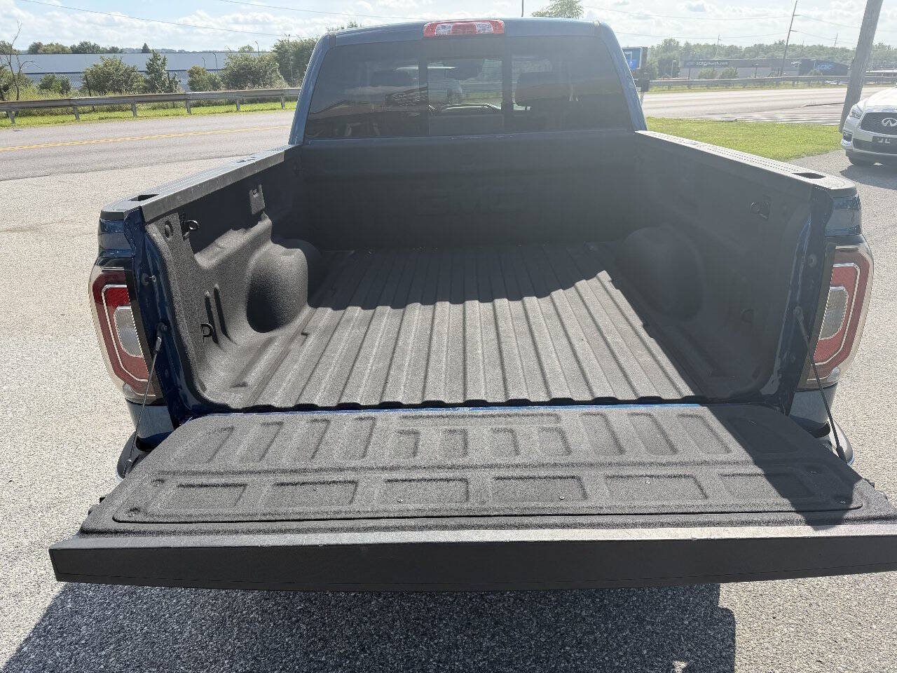 Used 2018 GMC Sierra 1500 SLT AWD/4WD image 22